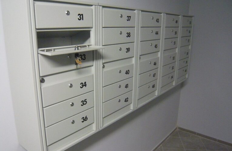 Должна ли УК ремонтировать почтовые ящики, если они не указаны в договоре в составе общего имущества?
