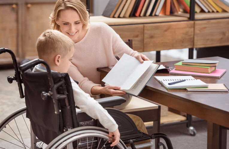 Пенсии детей-инвалидов и недееспособных граждан защищены от списания за долги родственников